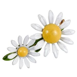 VTG 1960s Brooch White Yellow Enamel Daisy Mid Century Painted Metal Kitschy Pin